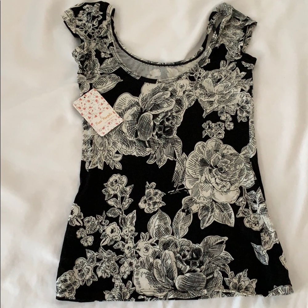 NEW Free People T-shirt - xs